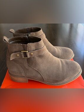 Blondo Luca Waterproof Bootie Size 10 in Taupe